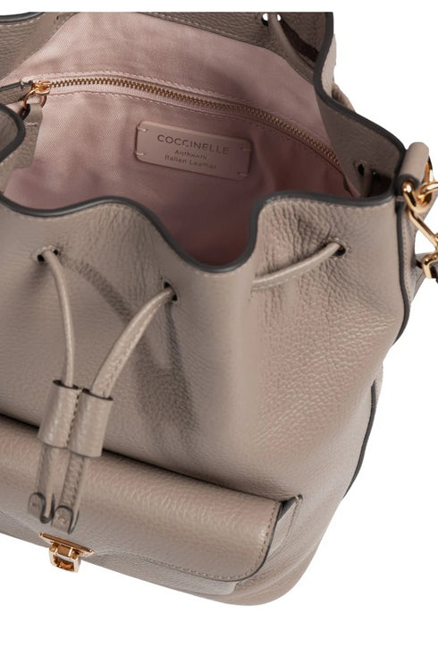 Τσάντα πουγκί Beat Generation Coccinelle E1 TFK 23 02 01 N59 πούρο