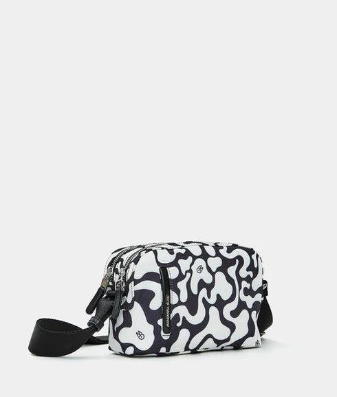 Τσάντα Χιαστί Moire Mandarina Duck P10QHT02-A92 άσπρο/μαύρο