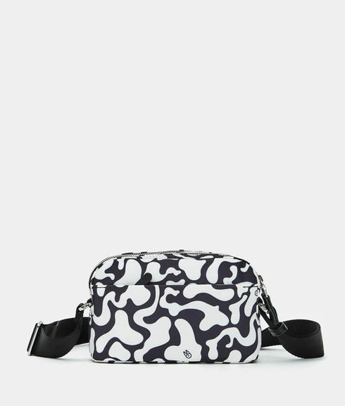 Τσάντα Χιαστί Moire Mandarina Duck P10QHT02-A92 άσπρο/μαύρο