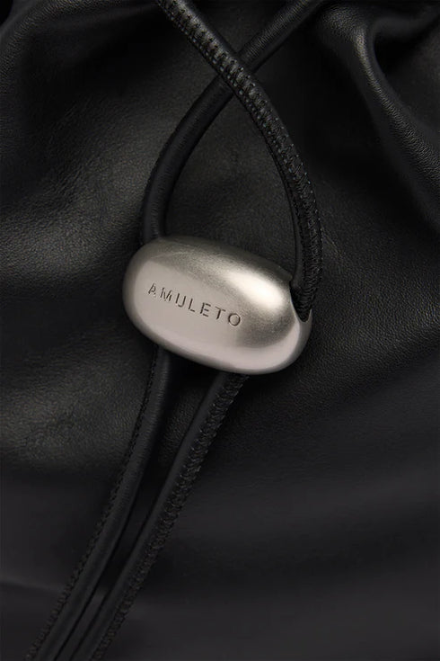 Τσάντα πουγκί ώμου δερμάτινη Trussardi WBK02L15-033 μαύρο