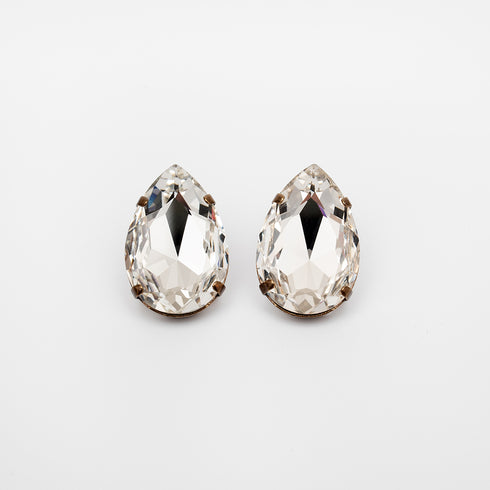 Σκουλαρίκια δάκρυ κουμπωτά Anastasia Dimitriadi λευκό